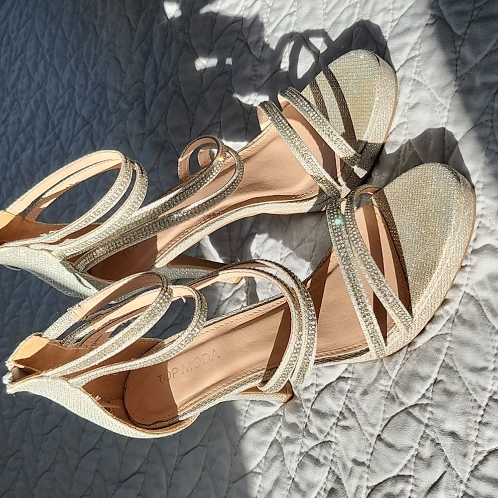 FORMAL Heels in shimmering silver, size 8.5